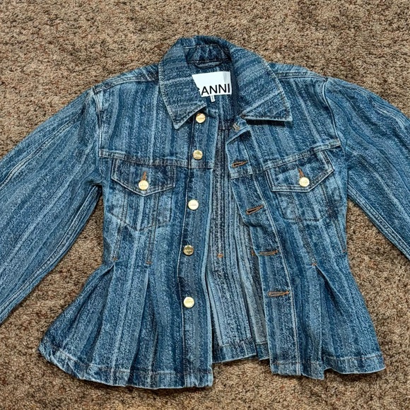 Ganni Blue Denim Jean Jacket with Gold Buttons - Picture 8 of 11